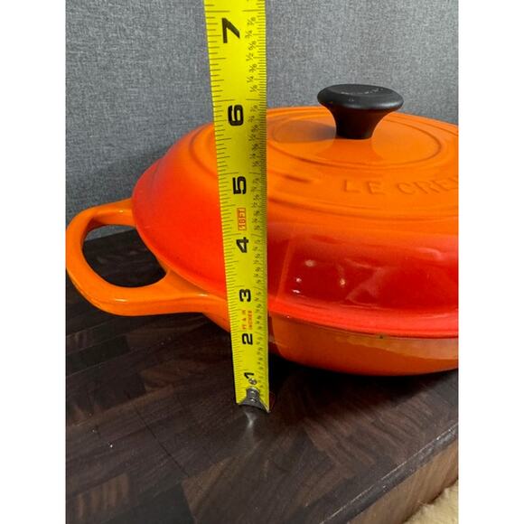 Le Crueset Signature Brasier in Flame 3.5 Quart with Box - Picture 9 of 10